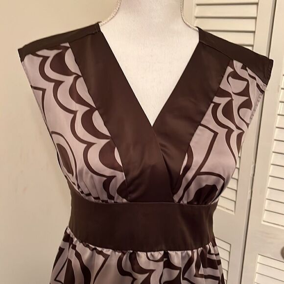 𝅺MOSSIMO Brown and Grey V-Neck Mini Dress with Attached Belt.  Size Small - Picture 2 of 6